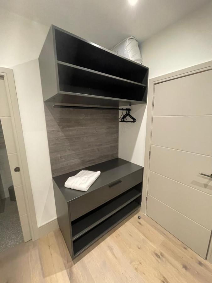 Blue Lagoon Apartment Лондон Екстериор снимка